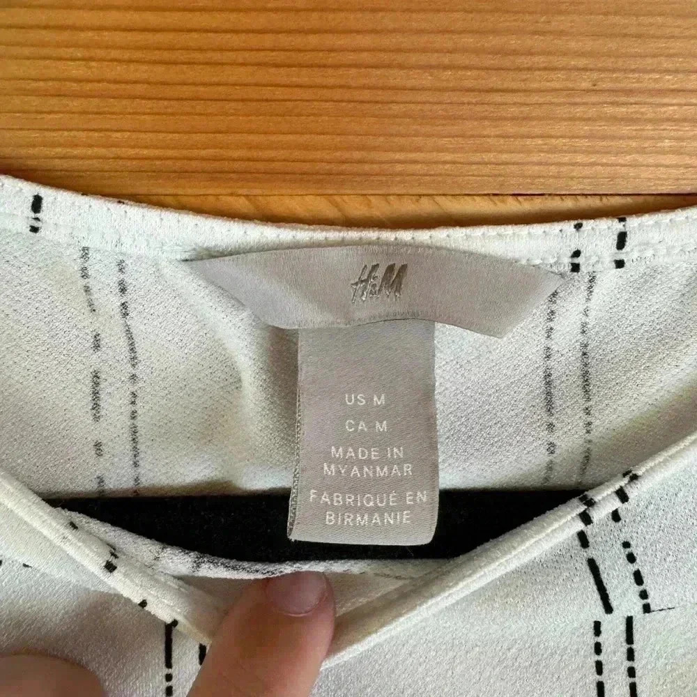 H&M Blouse - Picture 2 of 3